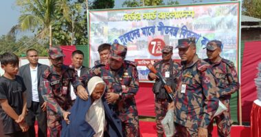 দীঘিনালায় শীতার্ত মানুষের পাশে দাঁড়াল বাবুছড়া ব্যাটালিয়ন (৭ বিজিবি)