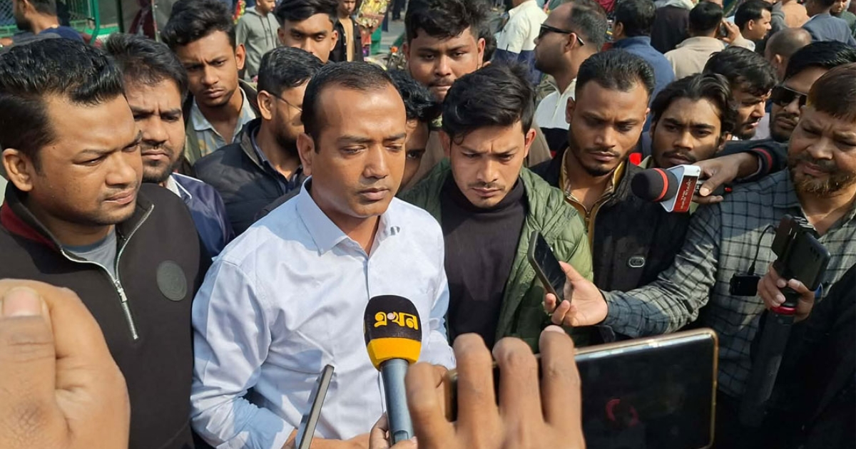 নির্বাচন কমিশনের সামনে জড়ো হচ্ছে ছাত্রদলের নেতাকর্মীরা