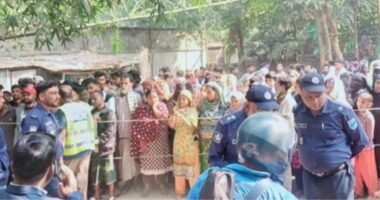 মুন্সিগঞ্জে মা-মেয়েকে কু/পি/য়ে হ/ত্যা