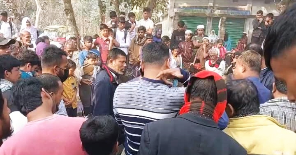 নরসিংদীর রায়পুরায় হত্যা সহ ৯ মামলার জেল পালাতক সন্ত্রাসীকে কুপিয়ে হত্যা
