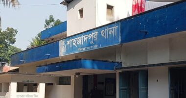 শাহজাদপুরে গাড়ি চাপা দিয়ে সাংবাদিককে হত্যার চেষ্টা, থানায় অভিযোগ