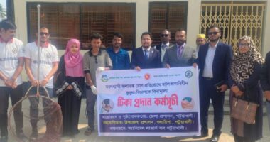 গলাচিপায় বেওয়ারিশ কুকুর ও বিড়ালের বিনামূল্যে জলাতঙ্ক টিকাদান কর্মসূচি অনুষ্ঠিত