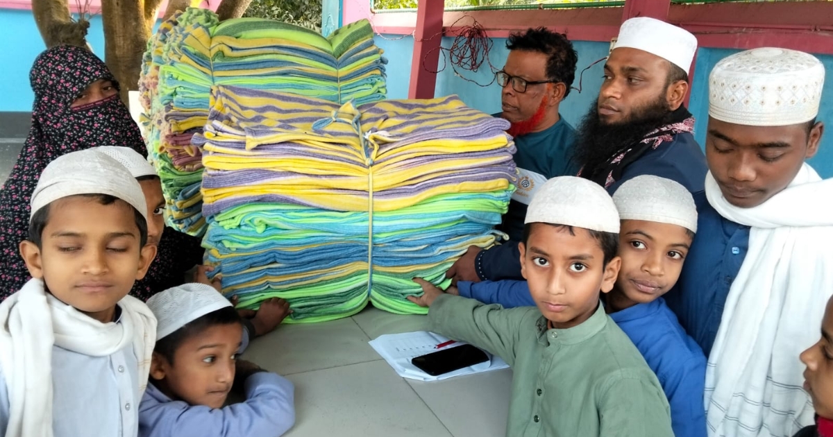 নলডাঙ্গায় প্রবাসীর উদ্যোগে কম্বল বিতরণ