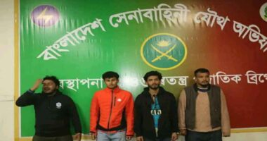 মারধরের সময় পানি চাইলে তারা বলে, ‘তোকে পানি দেব না, প্রস্রাব দেব তুই আগে টাকা দে'! আটক ঢাকা কলেজের ৪ শিক্ষার্থী