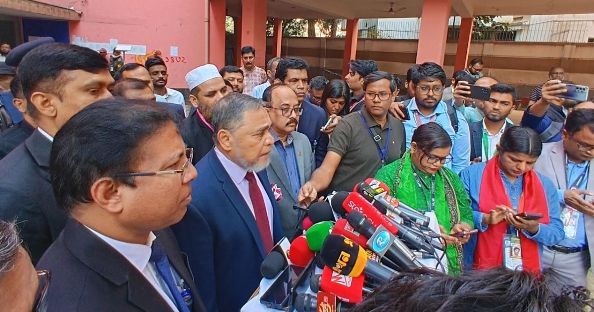 আগের নির্বাচনে মাঠে অনেক কুকুর দেখতাম, আজ শুধু মানুষ দেখছি: সিইসি