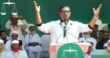 দুর্নীতি ও চাঁদাবাজির জন্য লালকার্ড দেখাতে হবে : রাশেদ প্রধান