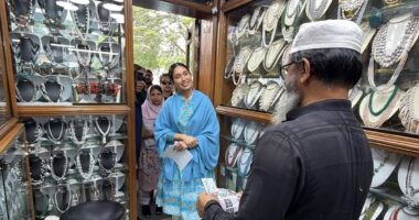 বাবার জন্য ভোটারদের দ্বারে দ্বারে জাইমা, ‘আমার আব্বা ঢাকা-১৭ আসনে ধানের শীষ প্রার্থী, তার পক্ষে ভোট চাইতে এসেছি’