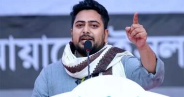 আজকে সন্ধ্যার মধ্যে ভোটকেন্দ্রে ফোন নেওয়ার নিষেধাজ্ঞা না উঠলে আগামীকাল ইসি ঘেরাও করা হবে : নাহিদ