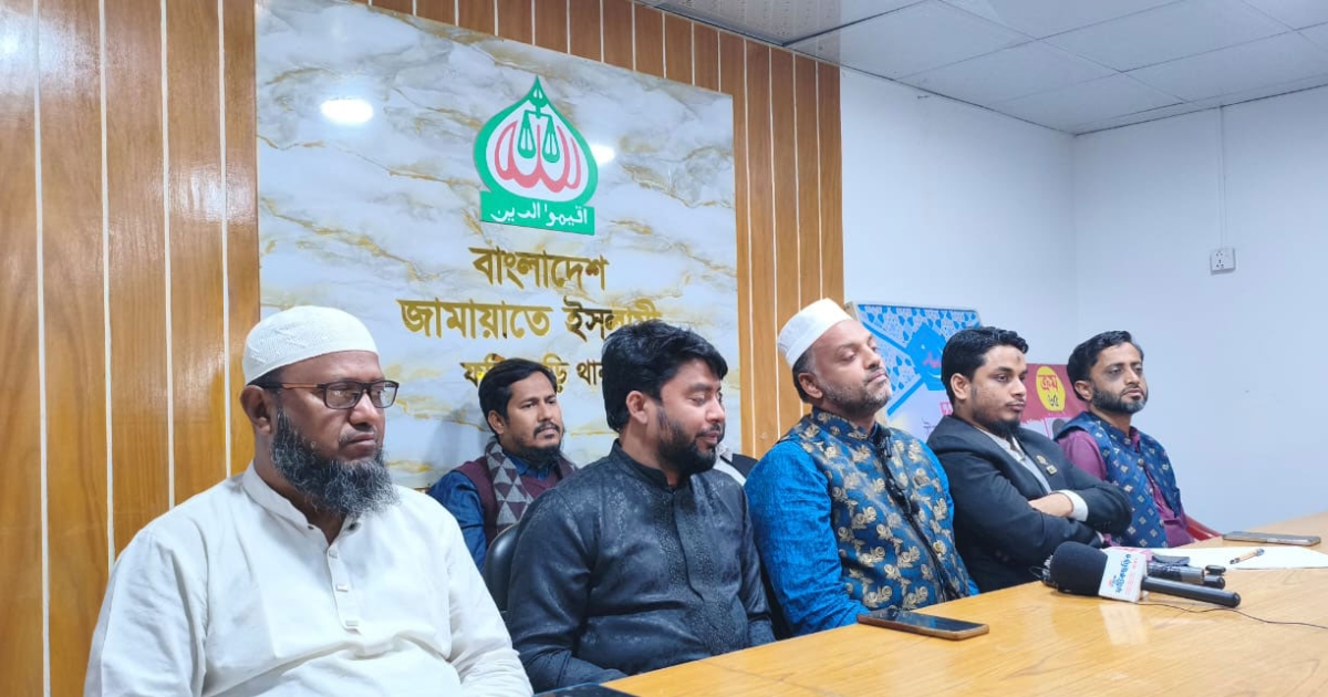 জামায়াত প্রার্থীকে সমর্থন জানিয়ে নির্বাচন থেকে সরে দাঁড়ালেন স্বতন্ত্র প্রার্থী
