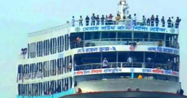 গলাচিপা-দশমিনার ভোটারদের জন্য ফ্রি লঞ্চ : নুরুল হক নুরের মানবিক উদ্যোগ