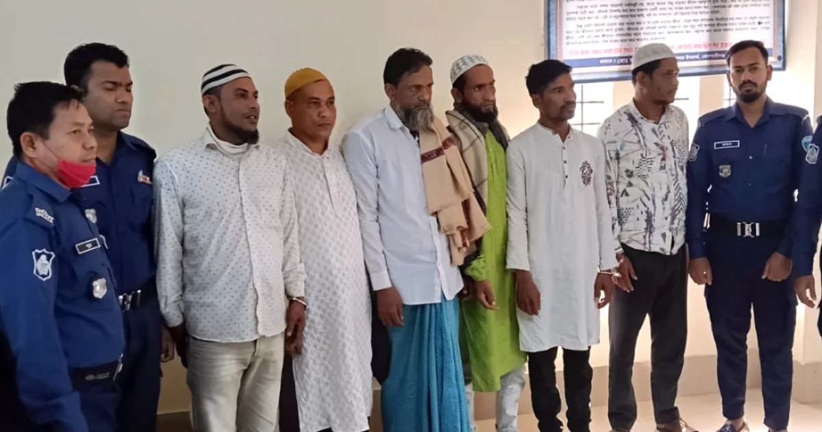 শহীদ মিনারে ফুল দিতে গিয়ে আওয়ামী লীগের ৬ কর্মী আটক