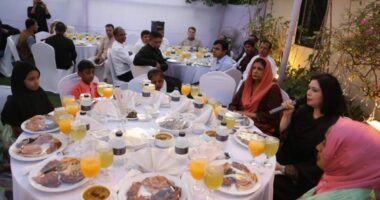 সুবিধা বঞ্চিত নারী ও শিশুদের সঙ্গে জোবাইদা রহমানের ইফতার