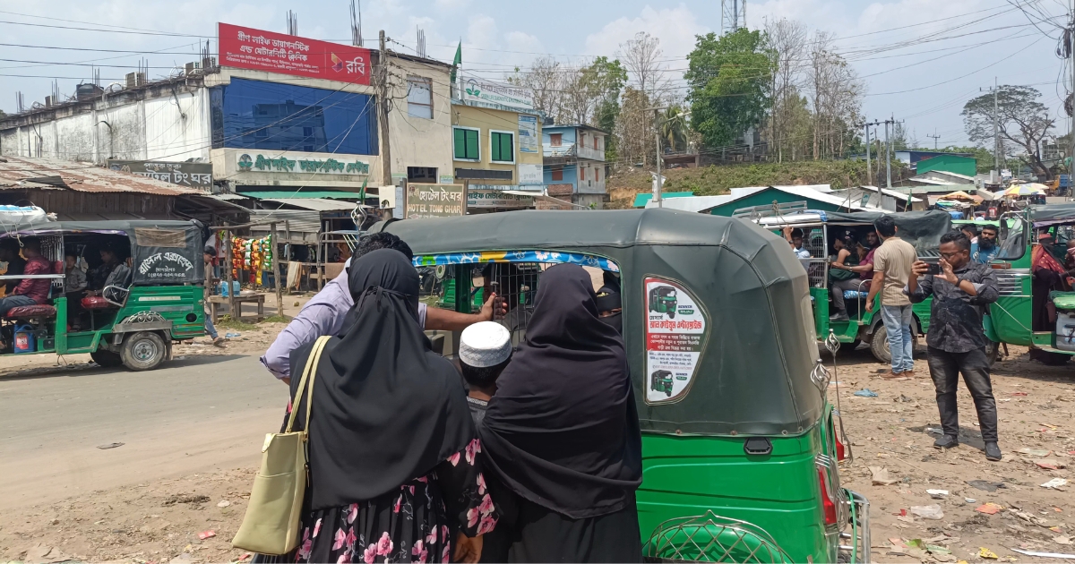 দীঘিনালায় পরিবহনে বাড়তি ভাড়া, চাপে সাধারণ যাত্রী