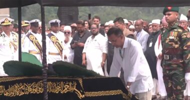 দিলারা হাফিজের জানাজা সম্পন্ন, কফিনে প্রধানমন্ত্রীর শ্রদ্ধা