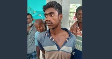 উঁকি দেওয়ার অভিযোগে ডেকে নিয়ে হত্যা, আটক ১