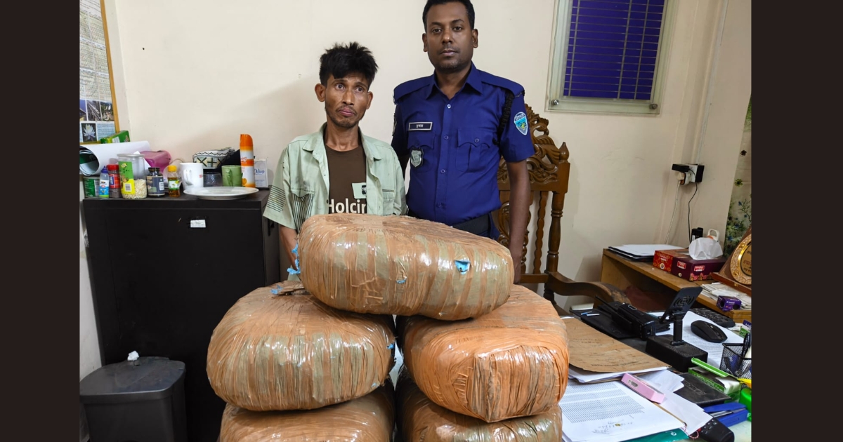 কুমিল্লায় সিএনজি তল্লাশি করে ১৫ কেজি গাঁজা উদ্ধার, গ্রেপ্তার ১