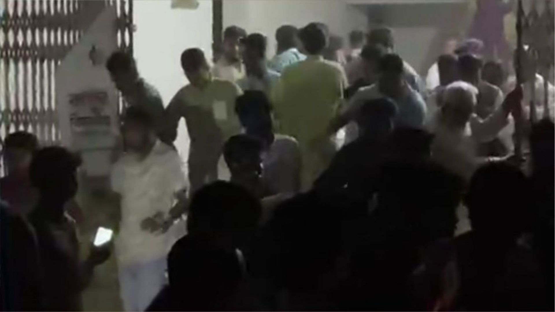 এনসিপির ইফতার মাহফিলে প্রবেশ নিয়ে ছাত্রশক্তি-যুবশক্তির সংঘর্ষ, আহত ১০