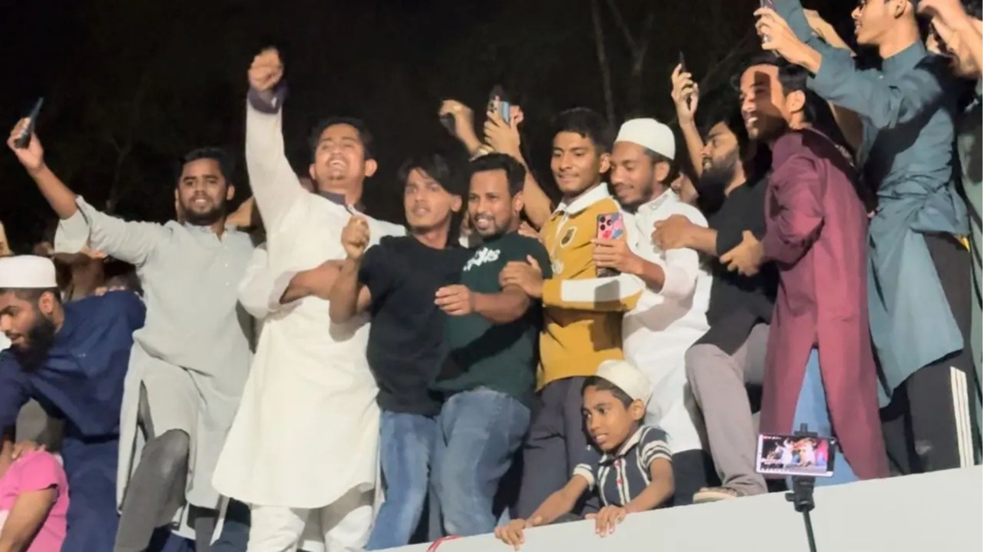 শাহজালাল (রহ.) মাজার প্রাঙ্গণে সারজিসের স্লোগান, সমালোচনার ঝড়