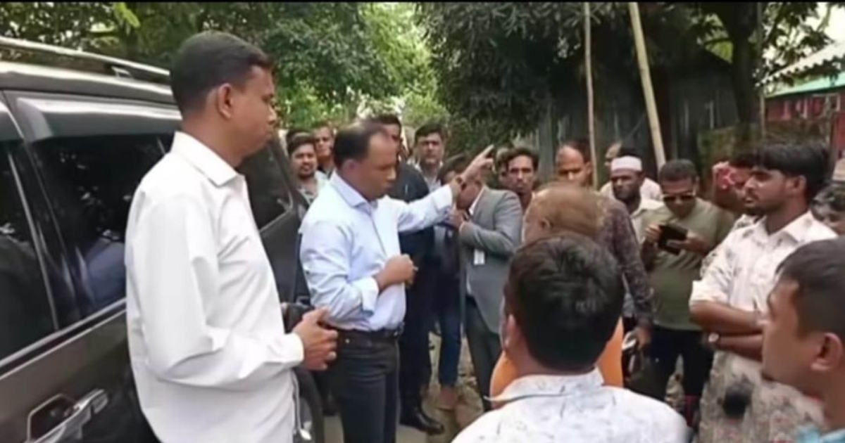 অভ্যর্থনায় শিক্ষার্থীদের রাস্তায় দাঁড় করানোয় ক্ষুব্ধ ডেপুটি স্পিকার