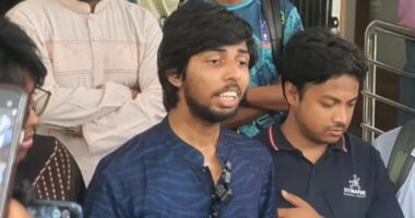 থানার ভেতরেই ডাকসু নেতা মোসাদ্দেককে পেটাল ছাত্রদল নেতারা