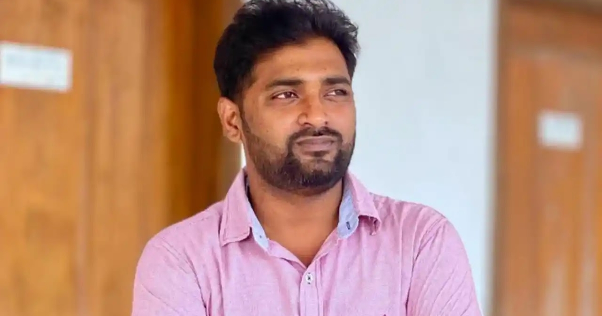 ছোট ভাইকে তুলে নেওয়ার ঘটনায় ফেসবুকে পোস্ট, সাংবাদিককে লাঞ্চিত করলো বিএনপি নেতার ভাই