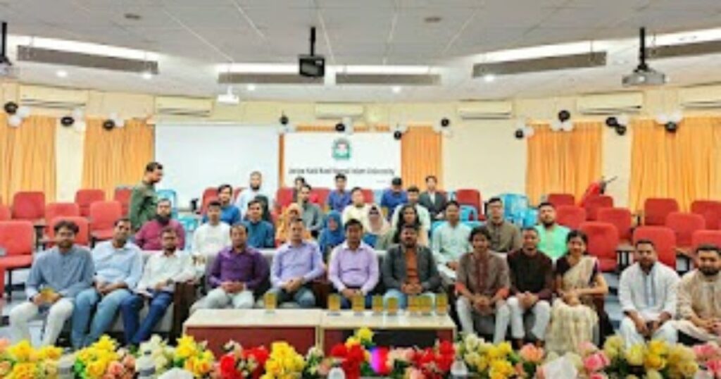 নজরুল বিশ্ববিদ্যালয়ে আইন ও বিচার বিভাগে নবীন বরণ ও বিদায় অনুষ্ঠিত
