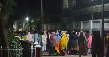 ছাত্ররাজনীতি নিষিদ্ধের দাবিতে মধ্যরাতে ইডেন মহিলা কলেজে বিক্ষোভ