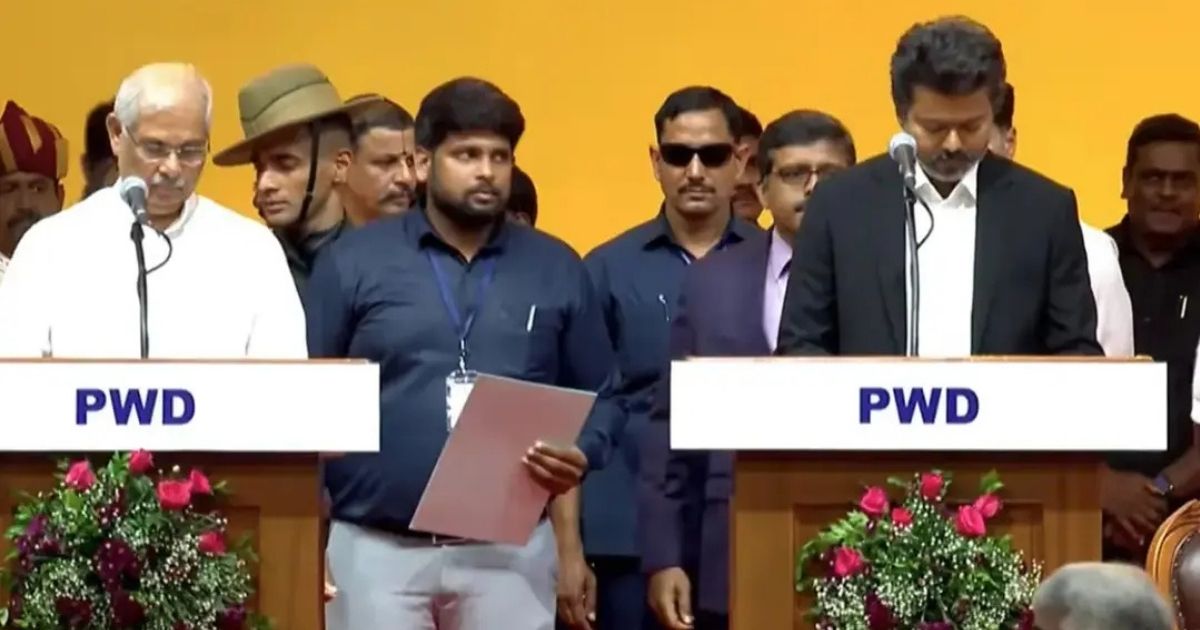মুখ্যমন্ত্রী হিসেবে থালাপতি বিজয়ের শপথ গ্রহণ