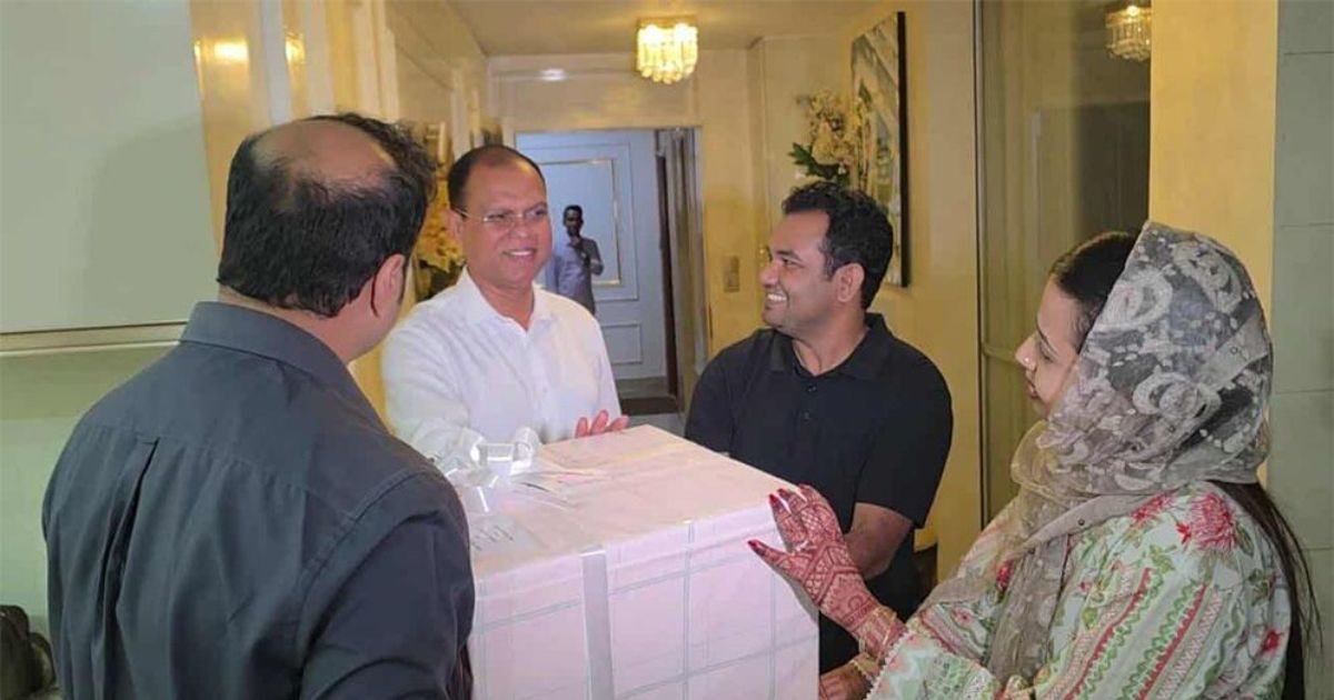 সেই নবদম্পতির জন্য উপহার পাঠালেন প্রধানমন্ত্রী তারেক রহমান