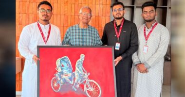 ড. ইউনূসকে জুলাই শহীদ নাফিজের স্মারক চিত্রকর্ম উপহার দিলেন ডাকসু ভিপি সাদিক কায়েম