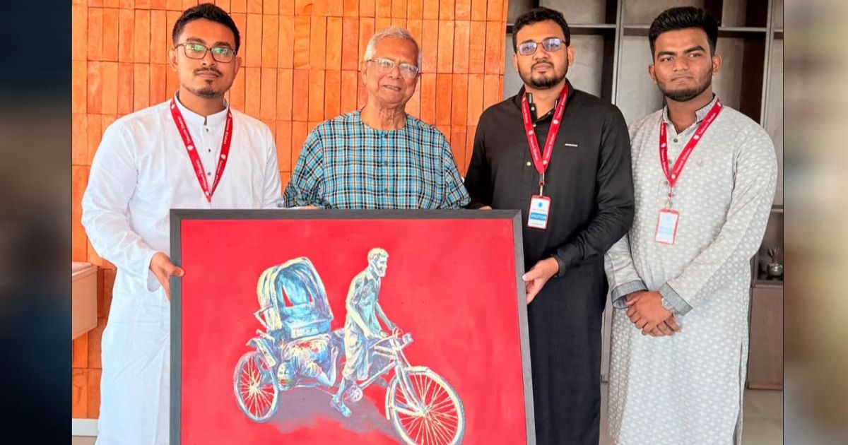 ড. ইউনূসকে জুলাই শহীদ নাফিজের স্মারক চিত্রকর্ম উপহার দিলেন ডাকসু ভিপি সাদিক কায়েম