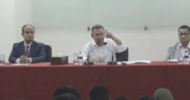 ‘মাননীয়’ বলার প্রয়োজন নেই, ঢাবি শিক্ষার্থীদের প্রধানমন্ত্রী