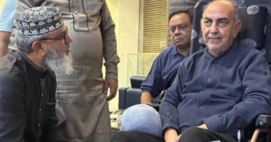 মালয়েশিয়ায় হাসপাতালে মির্জা আব্বাসকে দেখতে গেলেন মাসুদ সাঈদী, বললেন, এখন অনেকটাই ভালো’
