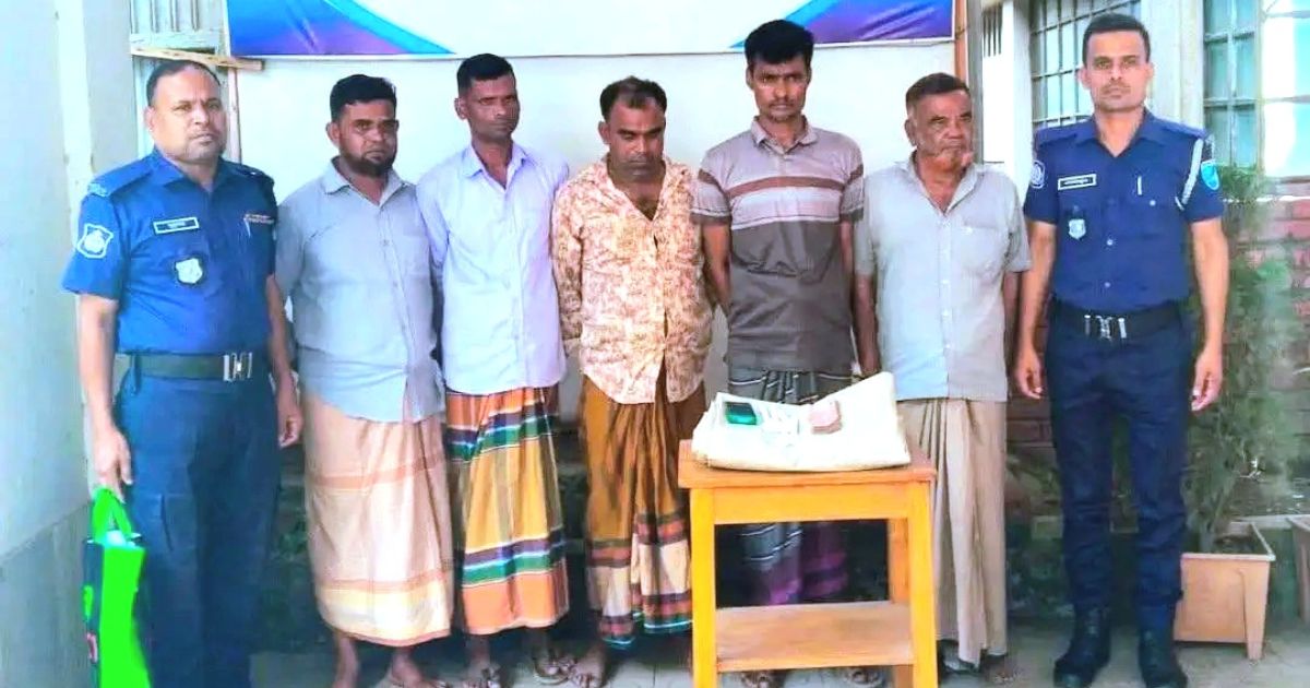 ঘাটাইলে ধান ক্ষেতে প্রকাশ্যে জুয়া, আটক ৫