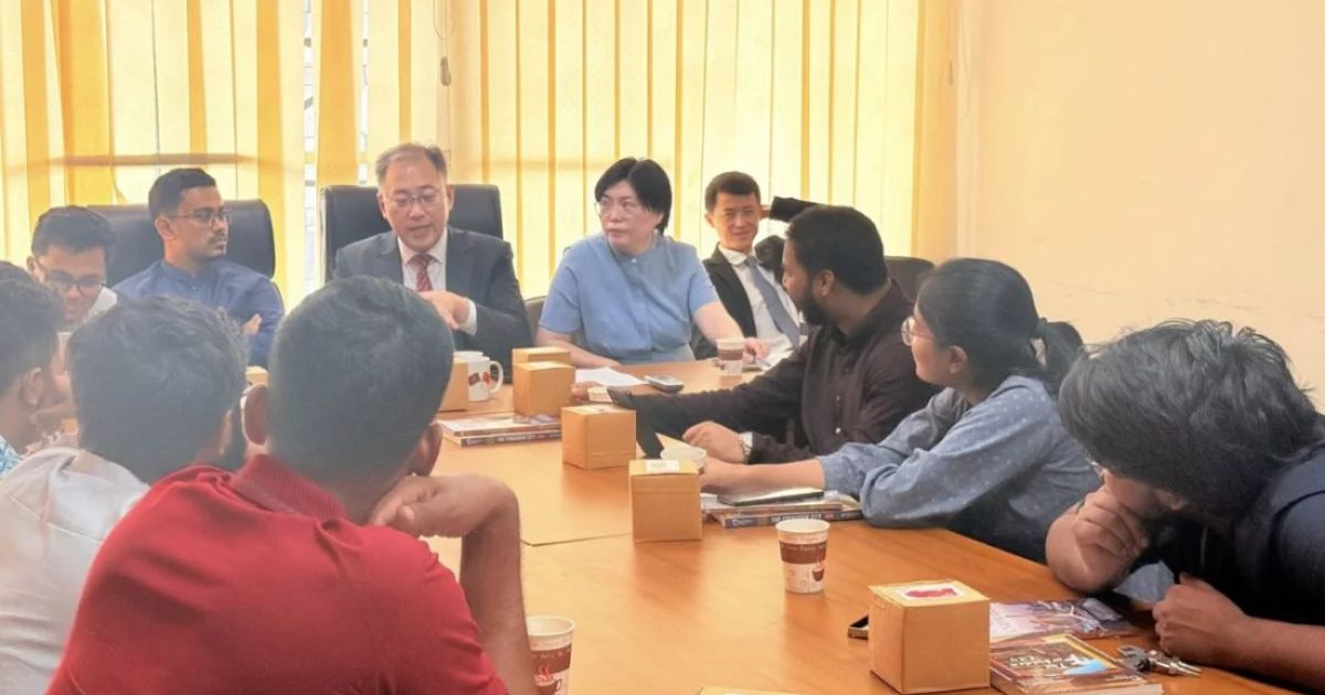 চীন যাচ্ছেন ডাকসুর ১৫ নেতা, সাদিক কায়েমকে বিয়ের শুভেচ্ছা