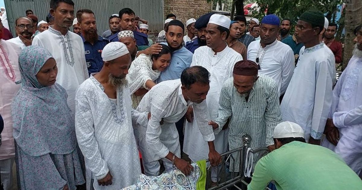 প্যারোলে এলেও মায়ের জানাজায় অংশ নিতে পারেননি যুবলীগ নেতা