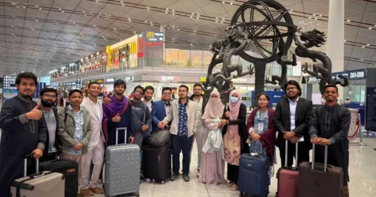 সাত দিনের সফরে চীনে পৌঁছেছেন ভিপি সাদিক কায়েমসহ ডাকসুর ১৫ নেতা