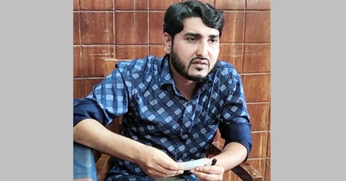 সাবেক স্ত্রীর নগ্ন ছবি ছড়িয়ে দেওয়ার হুমকি, আদালতে মামলা ও শোকজ স্কুল শিক্ষক