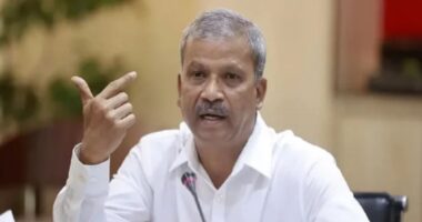 ‘আওয়ামী লীগ ব্যাক করেনি, তারা ছিলই, ব্যাক করেছে তাদের দম্ভ : আসিফ নজরুল