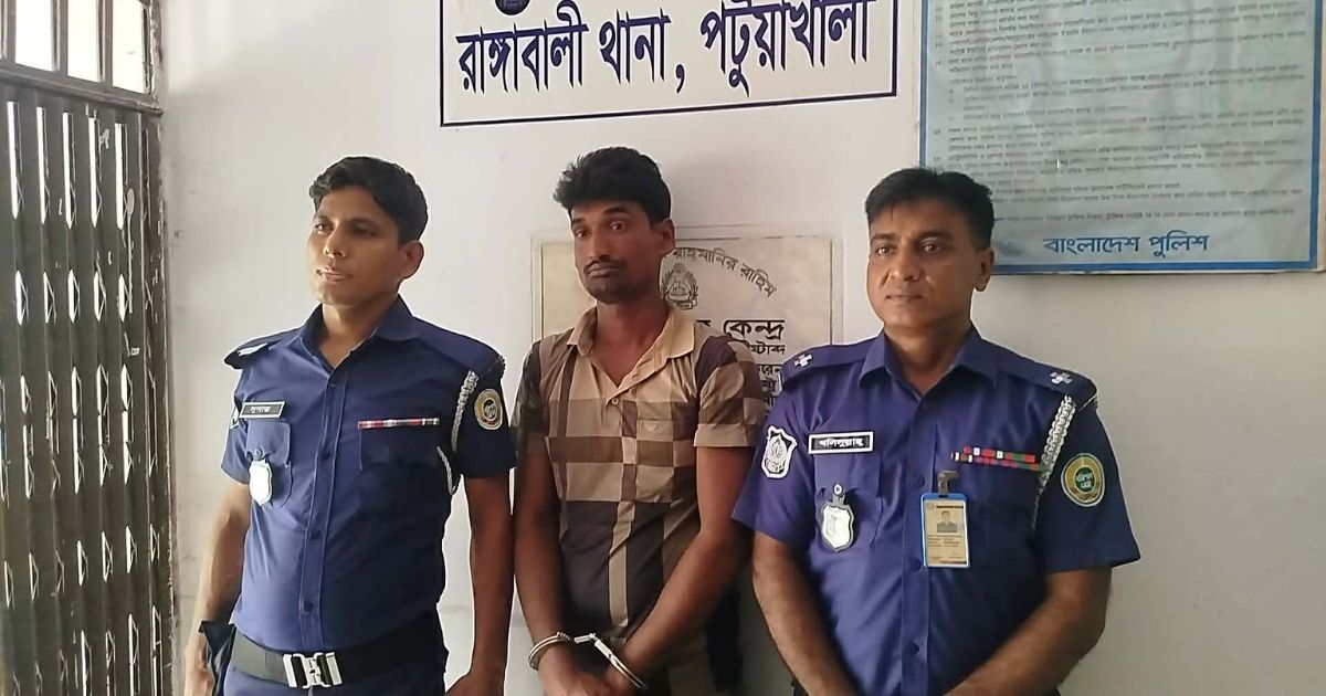 রাঙ্গাবালীতে পল্লী চিকিৎসকের বাড়িতে ডাকাতি, আহত ২ ও আটক ১