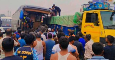 মহাস্থানে চলন্ত ট্রাকের পেছনে বাসের ধাক্কায় সুপারভাইজার নিহত