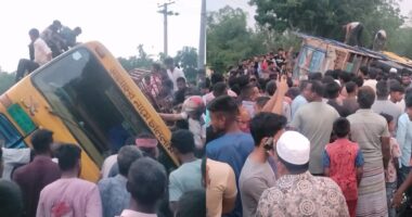 নীলফামারীতে ট্রাক ও অটো ভ্যানের মুখোমুখি সংঘর্ষে ২ জন নিহত