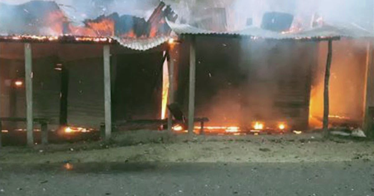 মুন্সিগঞ্জে টিনশেড মার্কেটে আগুন, ১০ দোকান ক্ষতিগ্রস্ত