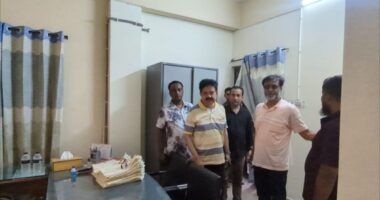 রামগঞ্জে সাব-রেজিস্ট্রার কার্যালয়ে এমপি সেলিমের আকস্মিক পরিদর্শন: ১১টাতেও মেলেনি কর্মকর্তার দেখা