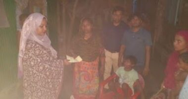 দুই প্রতিবন্ধী মেয়েকে নিয়ে মানবেতর জীবন, রাতে ঈদ উপহার নিয়ে হাজির ইউএনও