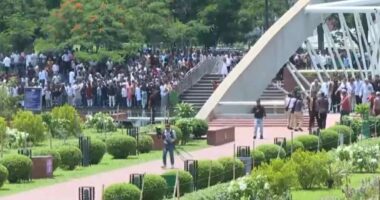 জিয়া উদ্যানে বিএনপির নেতাকর্মীদের ঢল