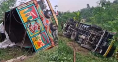 যমুনা সেতুর পূর্ব প্রান্তে রডবোঝাই ট্রাক উলটে নিহত ১৫