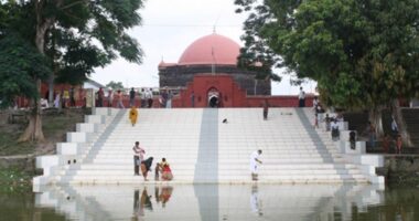খানজাহান আলীর মাজারের দিঘিতে কুমিরের হামলায় নিখোঁজ শিশুর মরদেহ উদ্ধার