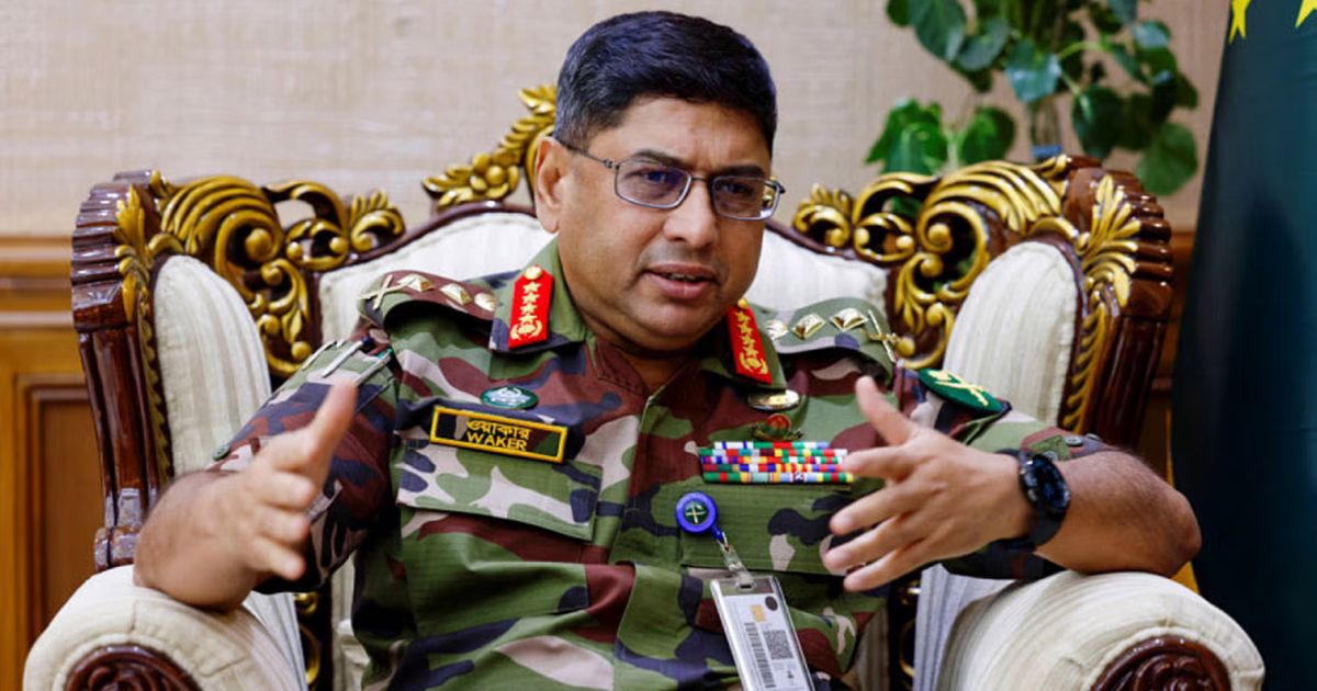 পবিত্র হজ পালন শেষে দেশে ফিরলেন সেনাপ্রধান