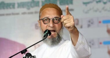 নামাজ পড়লে সমস্যা হলে সব ধর্মীয় শোভাযাত্রার জন্যই রাস্তা ব্যবহার বন্ধ করুন: ওয়াইসি